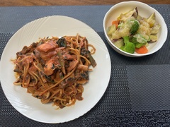 令和7年11月シーフードのトマトクリームパスタ